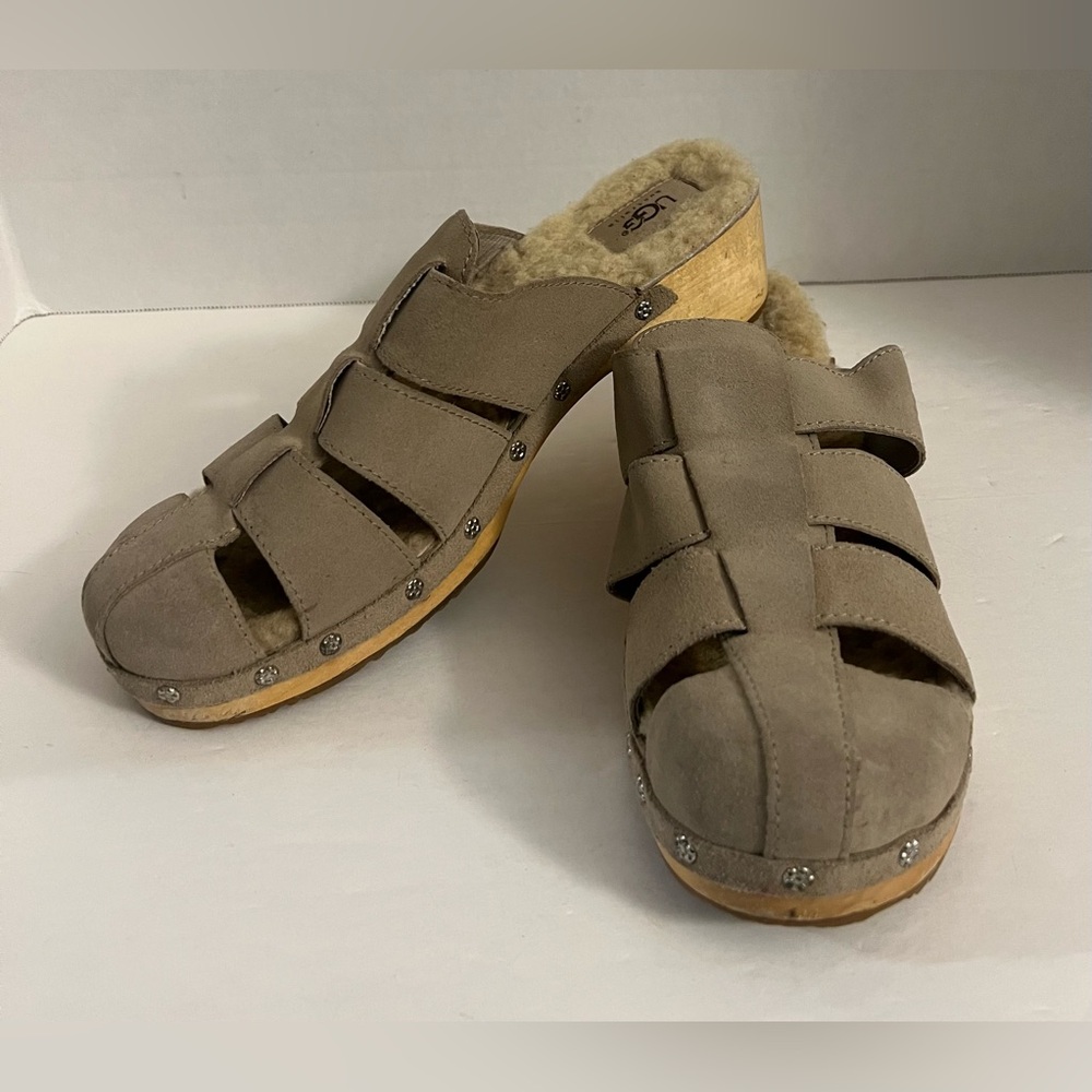 UGG Sandals Women’s Leather Taupe Size 10 Pre Owned